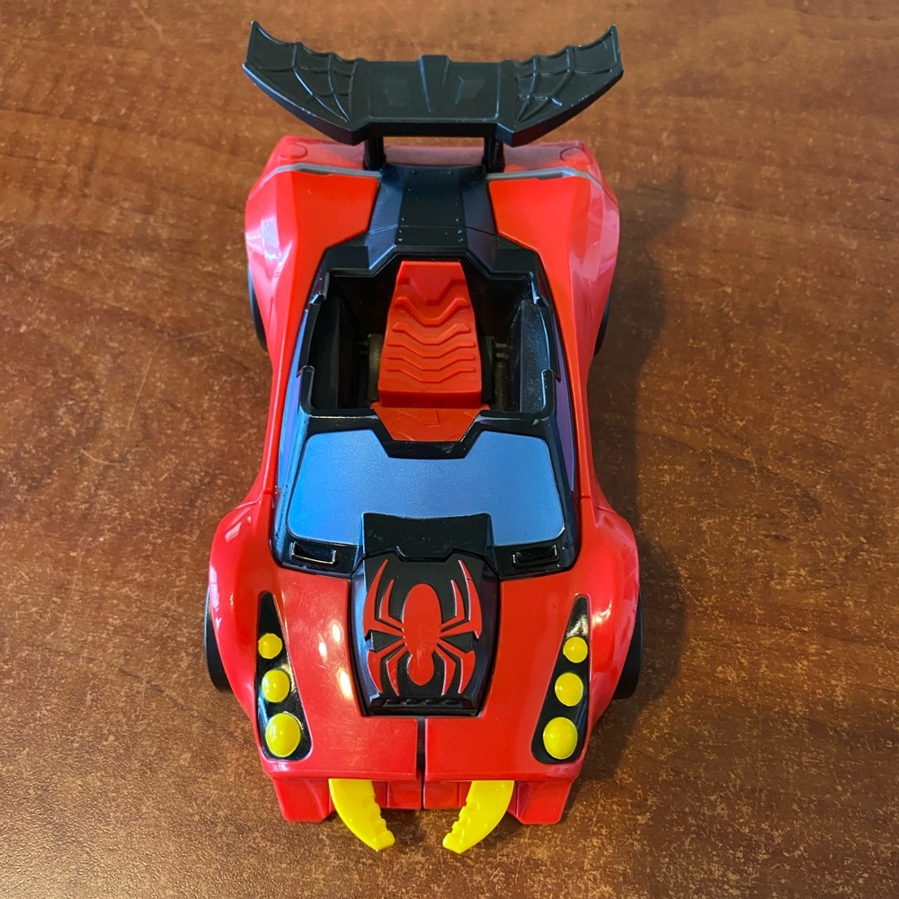 Marvel Spiderman Superhero Squad 2 In 1 Transforming Vehicle. Hasbro 2016